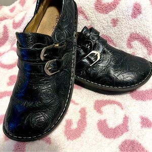 Algeria women’s leather nursing clogs- Size 40 (approximately W 9.5)
